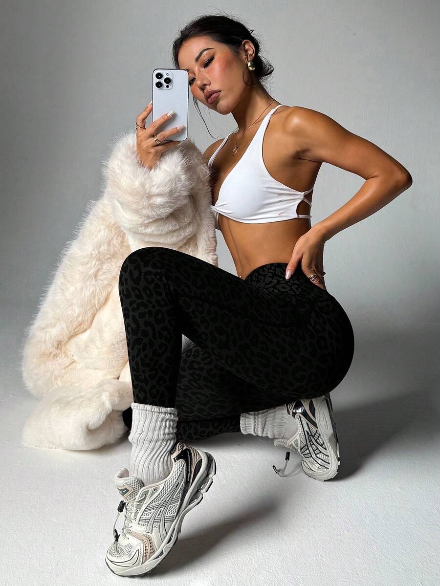 One-Piece Leopard Athletic Shorts – High Stretch, Crisscross Ribbed Waist for Fitness & Yoga